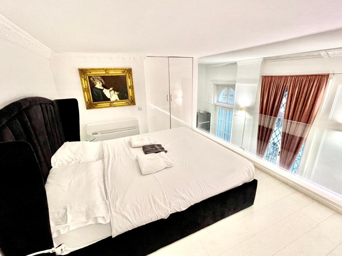Jacuzzi Opera Apartment *