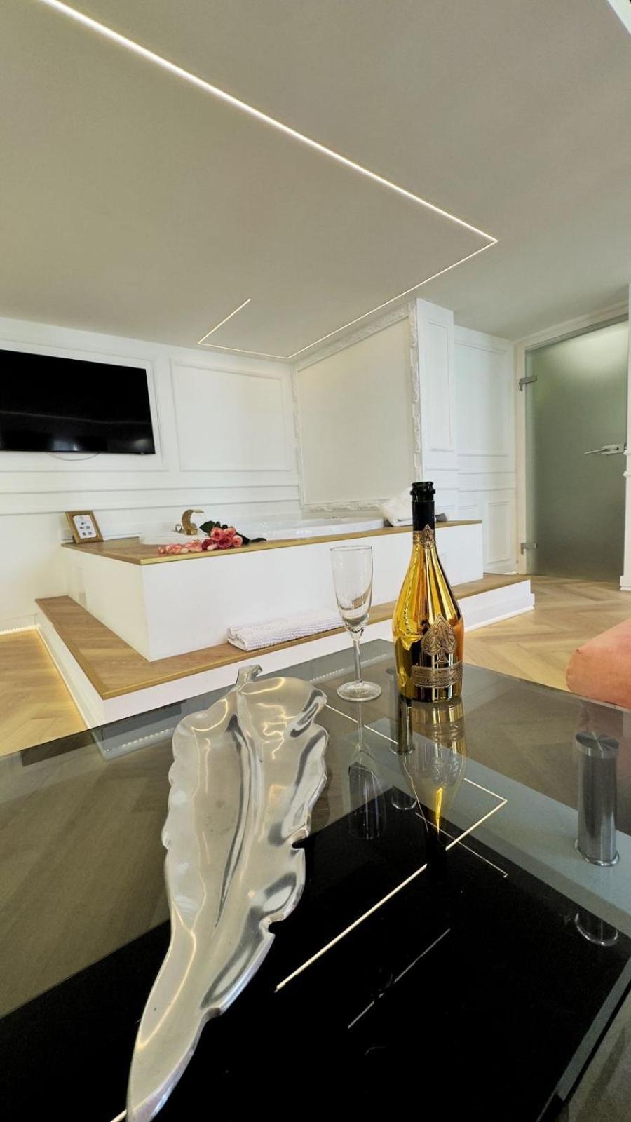 Jacuzzi Opera Apartment Budapest