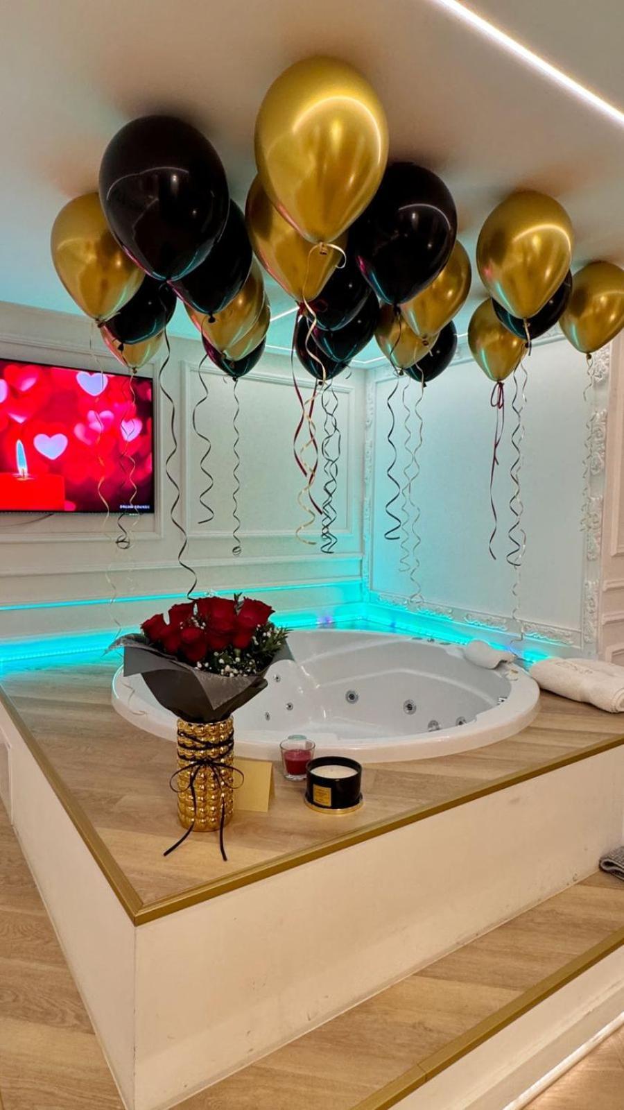 Jacuzzi Opera Apartment